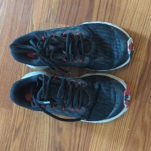 Boys Under Armour Tennis Shoes